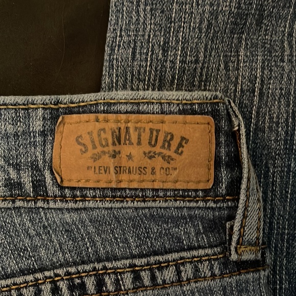 Levi Signature Midrise Straight Leg size 12 - Picture 3 of 4
